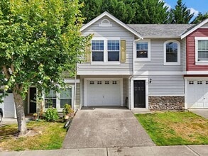 Building Photo - Spacious Puyallup Townhouse | 3-Bed Home with Main-Floor Primary Suite & Stainless Steel Appliances!