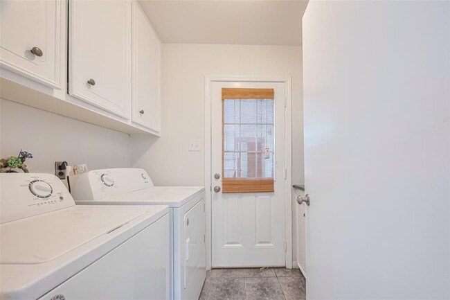 Building Photo - 5115 Kingfisher Dr