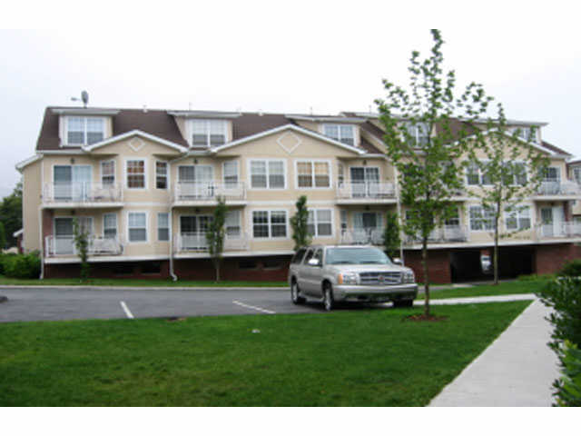 Building - Lagoon Estates Condominiums