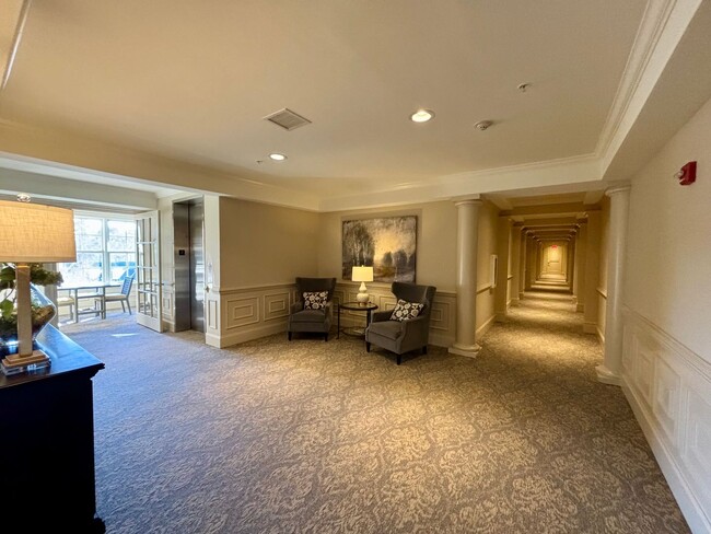 Building Photo - Stunning North Hills Condo – A Must-See!