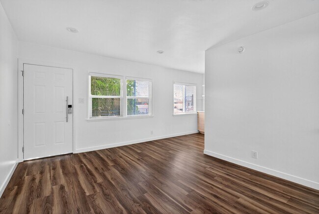 Interior Photo - 4308 E 4th Street