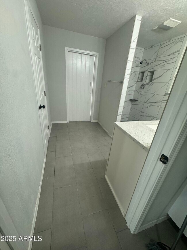 Building Photo - 13824 N 33rd Dr