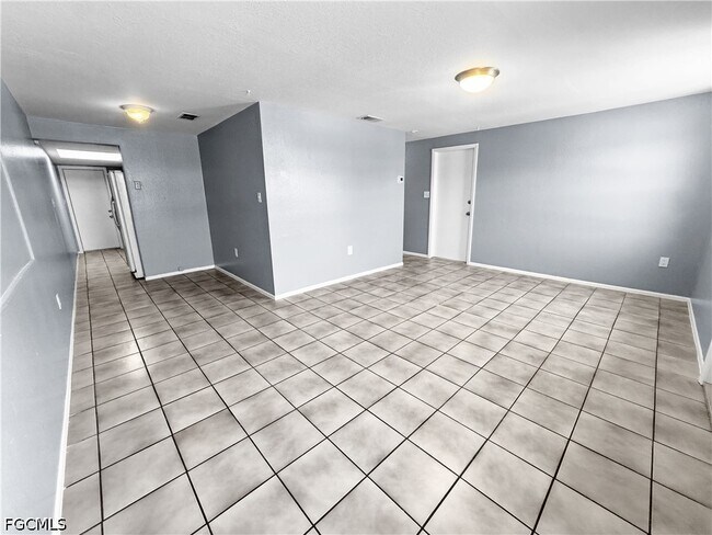 Building Photo - 6617 Warwick Cir
