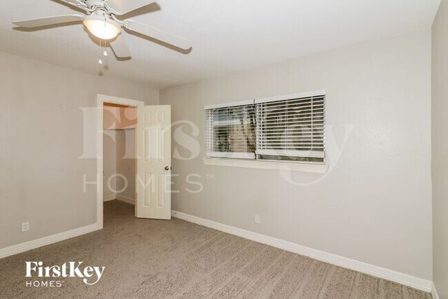 Building Photo - 15631 Cascade Point Dr
