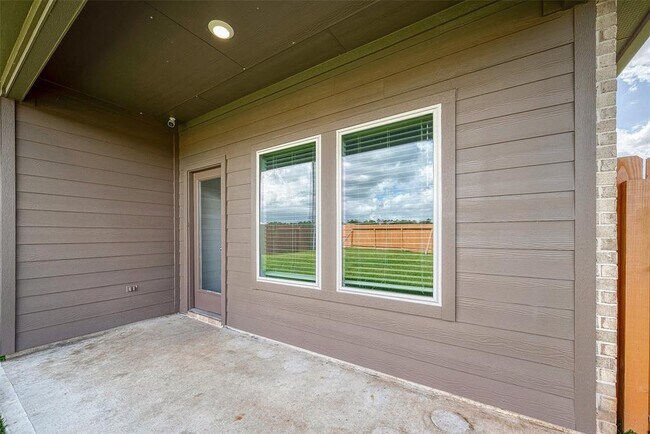 Building Photo - 24330 Elmwood Falls Dr