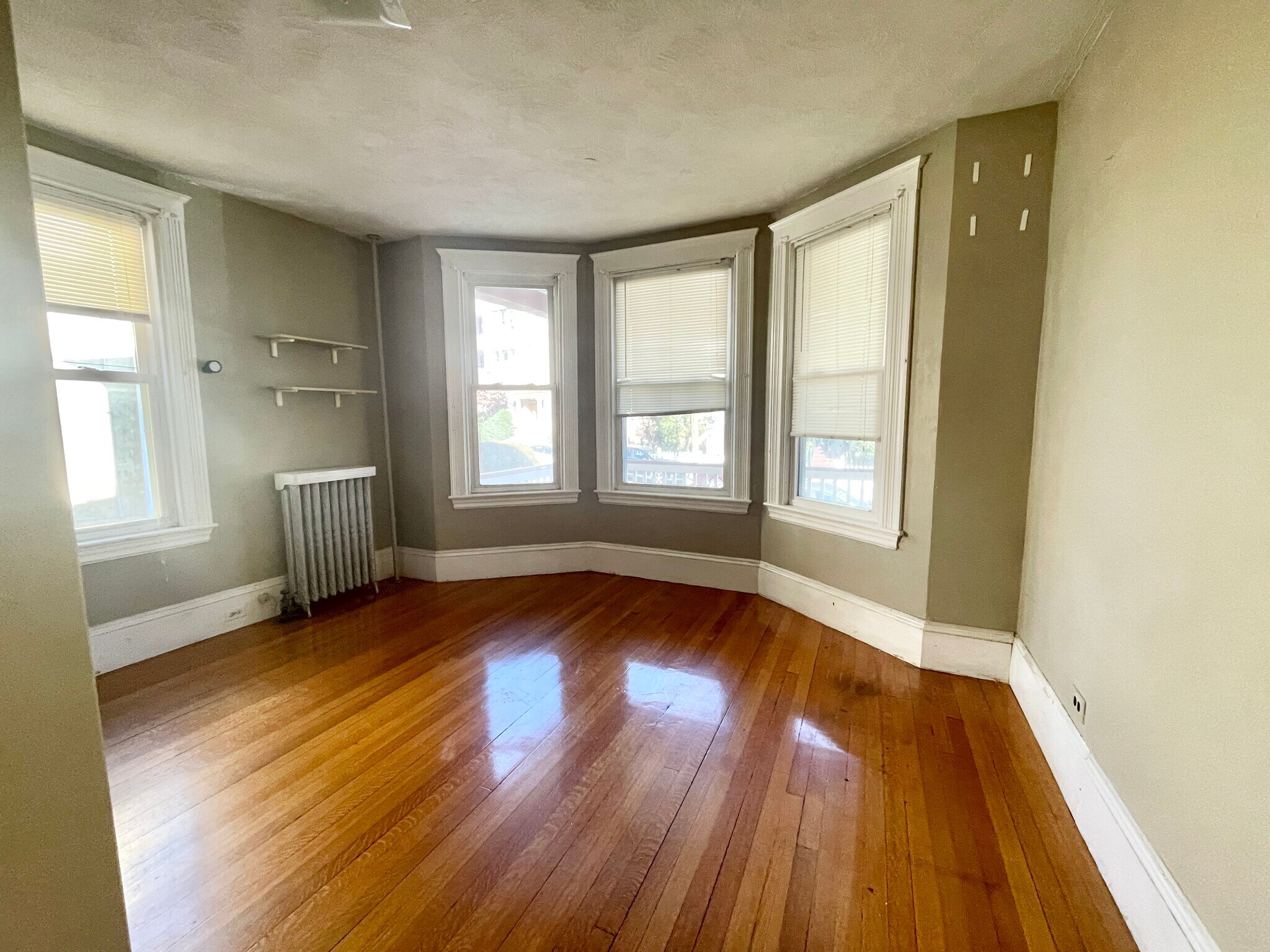 Building Photo - 148 Strathmore Rd