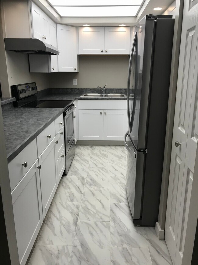 Building Photo - 2 Bed, 2 Bath Apt Close to PSU Campus