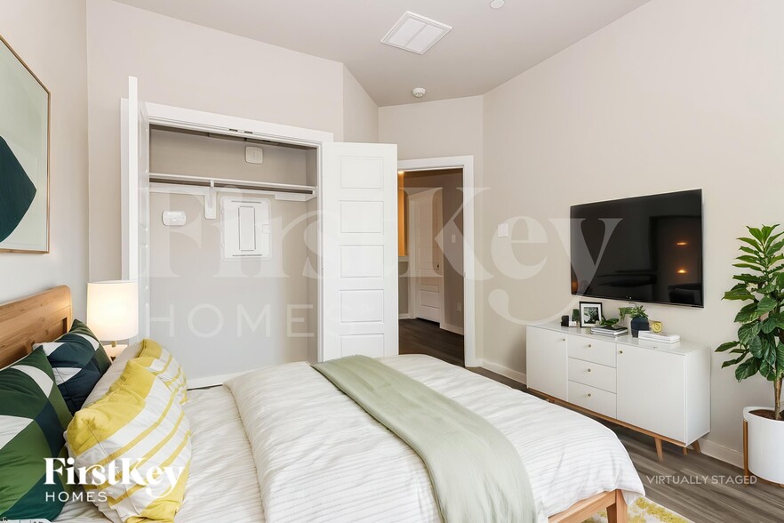 Building Photo - 18326 W Centro Cir