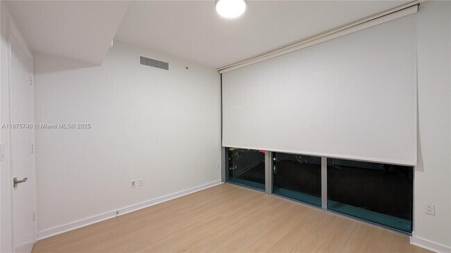 Building Photo - 350 S Miami Ave