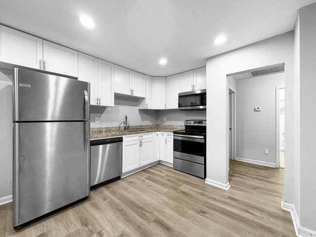 Building Photo - Coming Soon! 3 BR/2BA | Newly Renovated Single Family Home | Large Covered Back Patio| In Valrico!