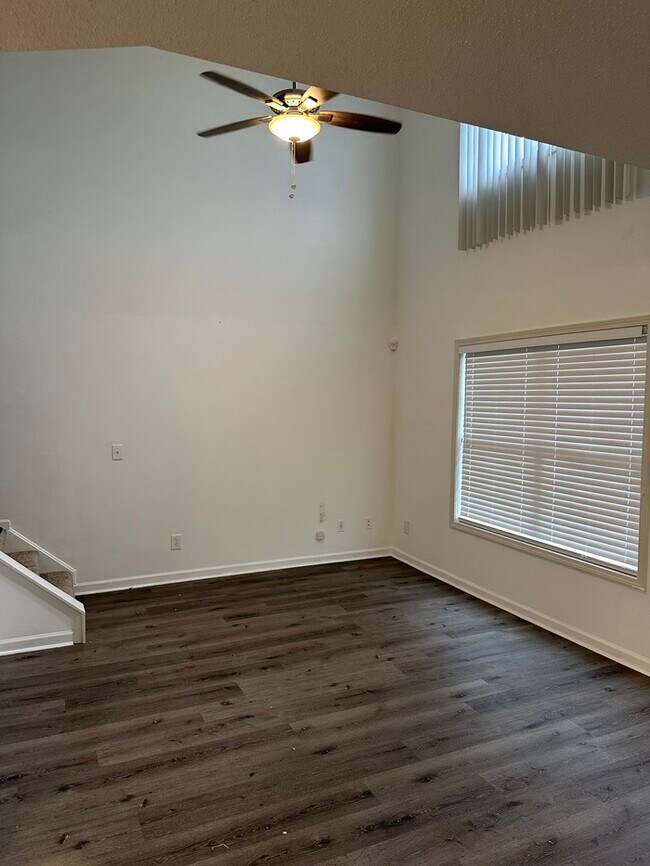 Building Photo - 105 Crestfield Cir