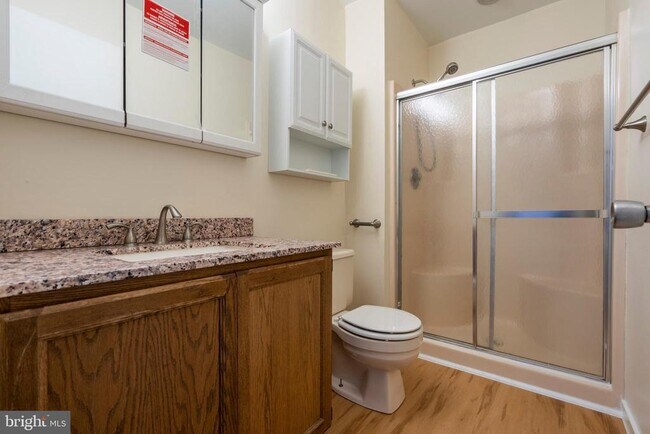 Building Photo - 506 St Albans Ct