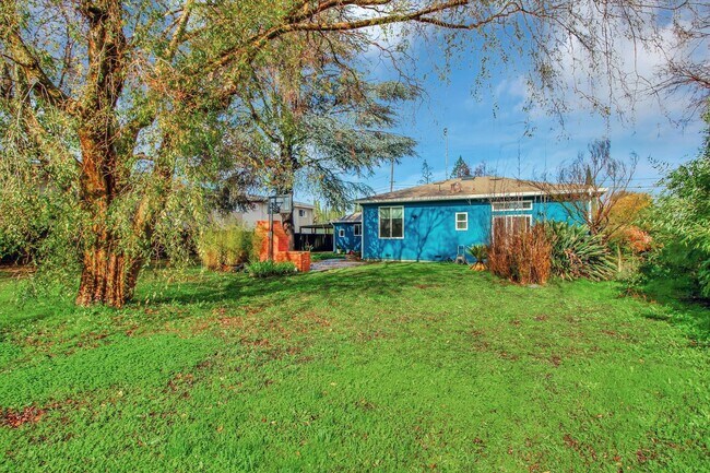 Building Photo - 7150 Bollinger Rd