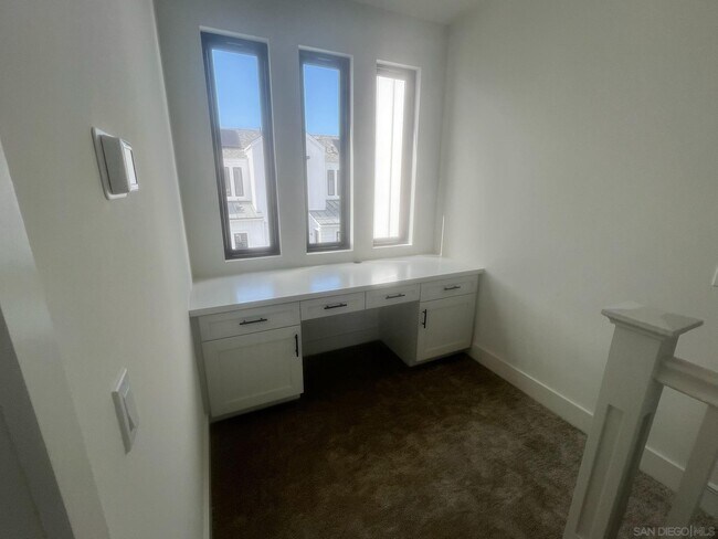 Building Photo - 1301 Bergamo Pl