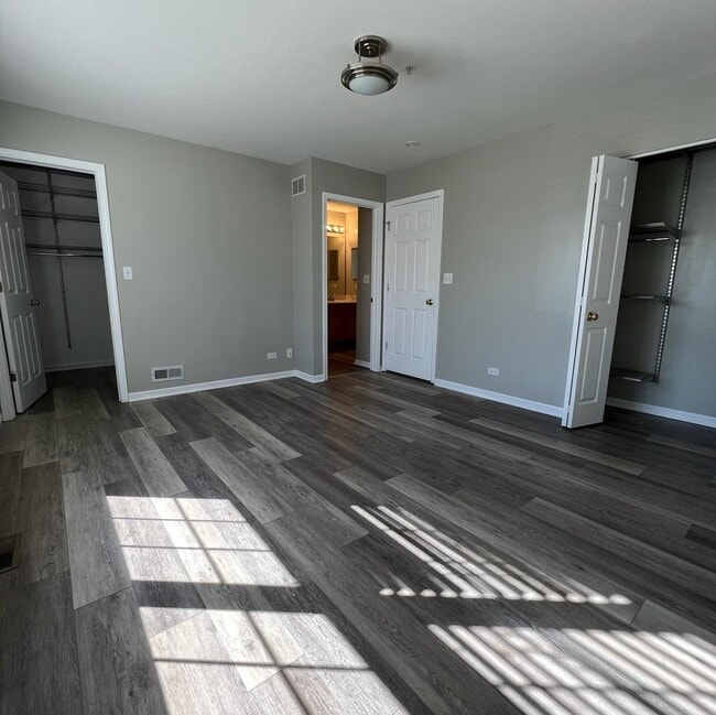 Building Photo - 1169 Shorewood Ct