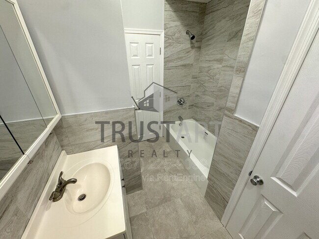 Building Photo - 2446 N 33rd St
