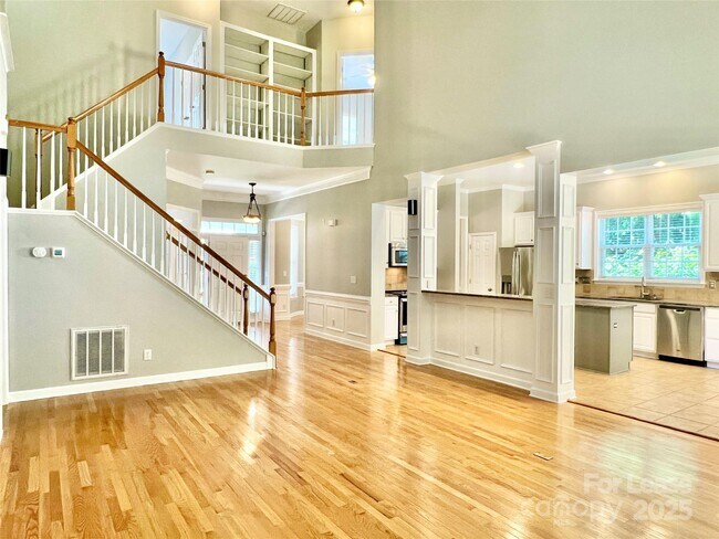 Building Photo - 811 Deercross Ln