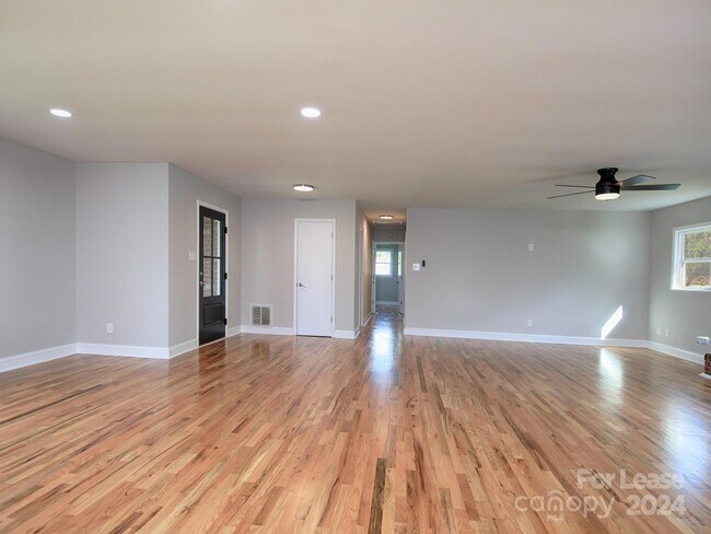 Building Photo - 378 Cornelius Rd