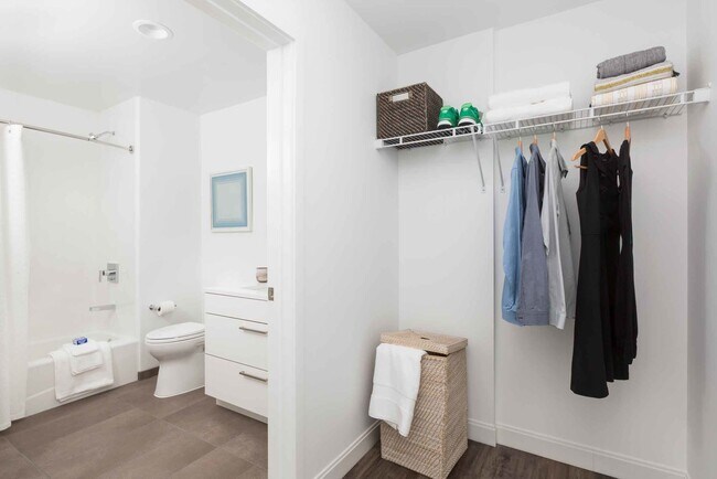 Building Photo - 80 Guest St