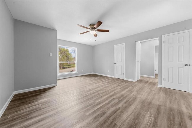 Building Photo - 124 Wind Ridge Dr