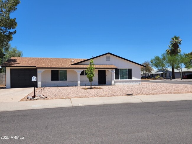 Primary Photo - 630 E Julie Dr