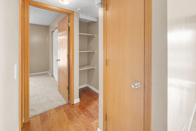 Building Photo - 715 ManApart