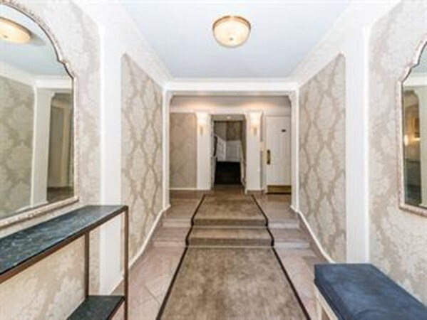 Building Photo - 137 Marlborough St