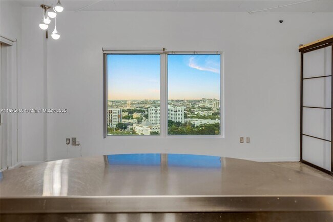 Building Photo - 10 SW South River Dr