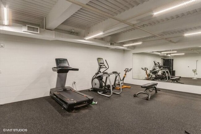 Building Photo - $1,350 | 1 Bedroom, 1 Bathroom Furnished A...