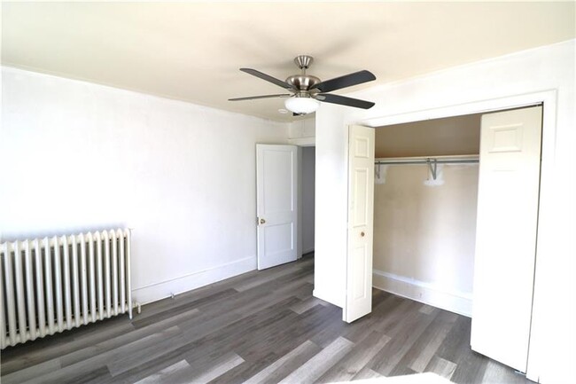 Building Photo - 1423 Hillsdale Ave