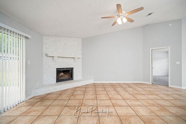 Building Photo - 2029 Coral St