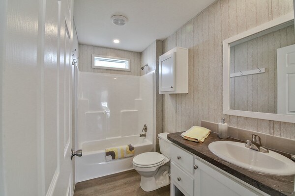 Building Photo - 475 Netherland Ave