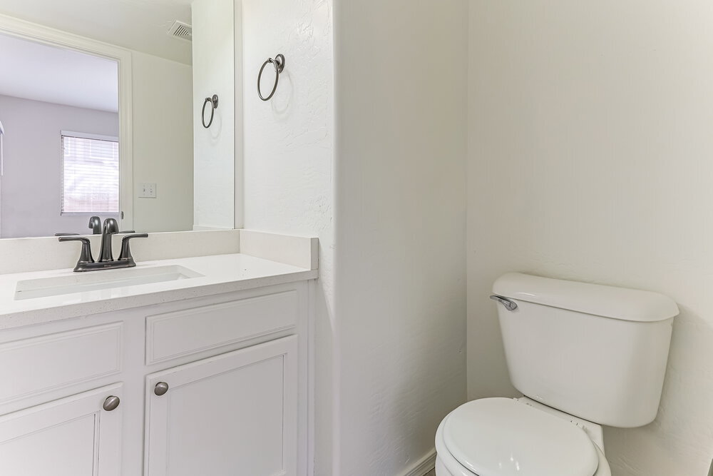 Building Photo - 8802 E University Dr