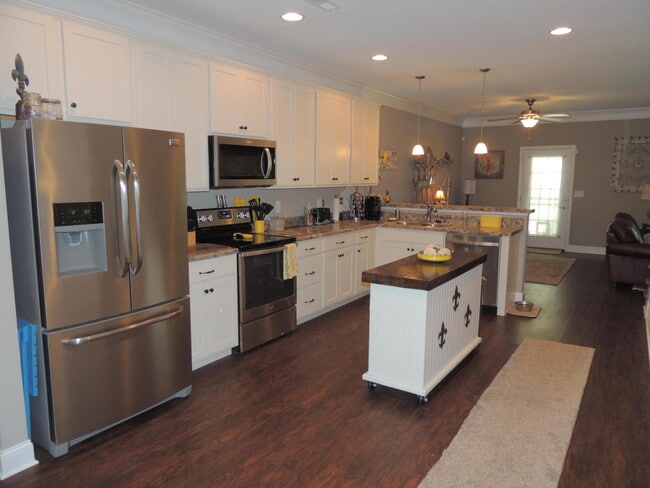 Building Photo - Stunning 3-Bed, 2.5-Bath Home with Hardwood Floors and Fenced Yard in Knoxville