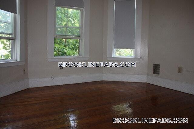 Building Photo - 123 Brook St