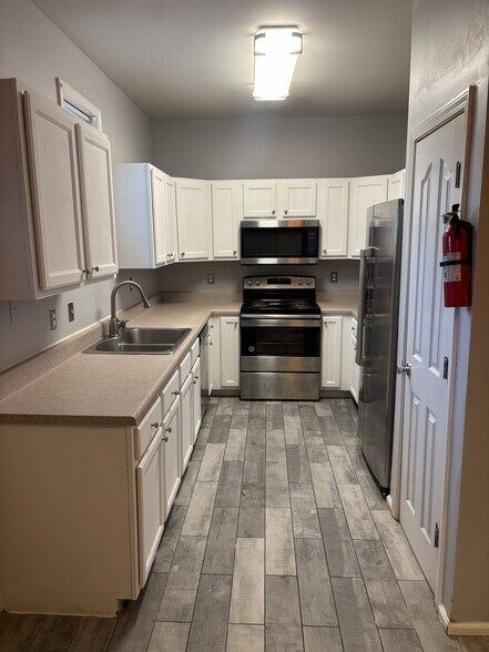 Building Photo - 559 Woodlawn Ave NW