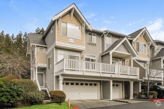 Building Photo - Stunning End-Unit Townhome with Breathtaki...