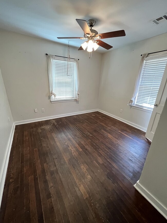 Building Photo - 423 E 6th St