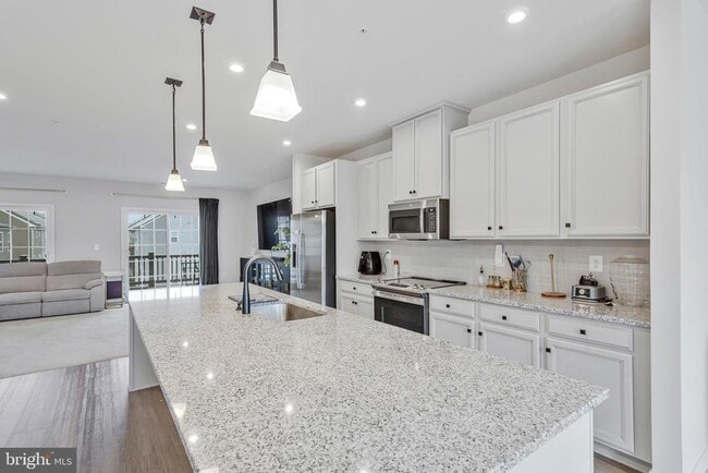 Building Photo - 10910 Presidential Pkwy