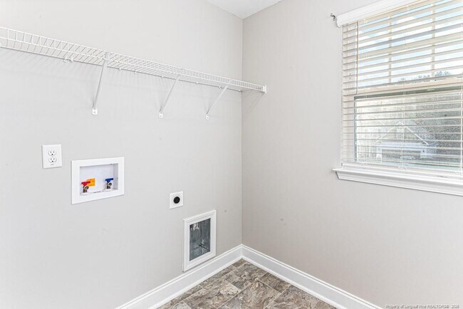 Building Photo - 2240 Mannington Dr