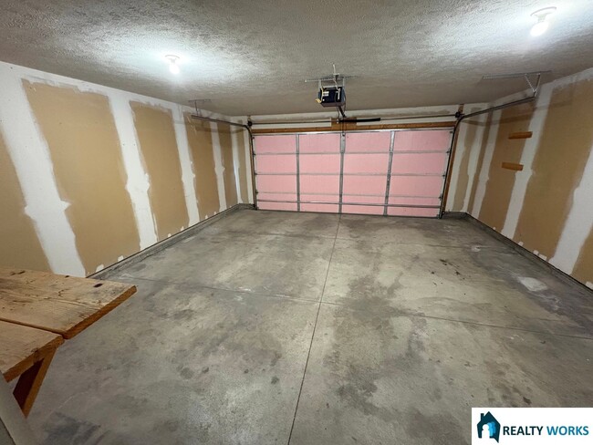 Building Photo - 3 bedroom townhome - SE Lincoln