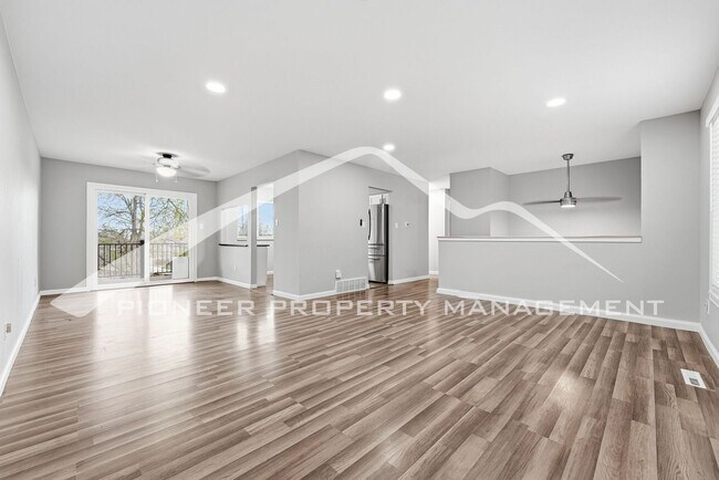 Building Photo - Gorgeous Home with Central AC and Fenced Yard