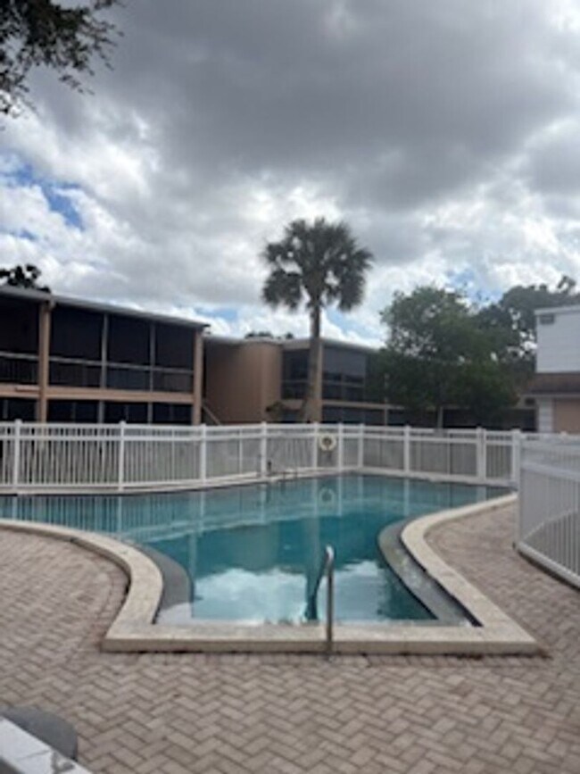 Building Photo - Holiday Special-Charming 2 Bedroom 1 bath unit at Habana Park!