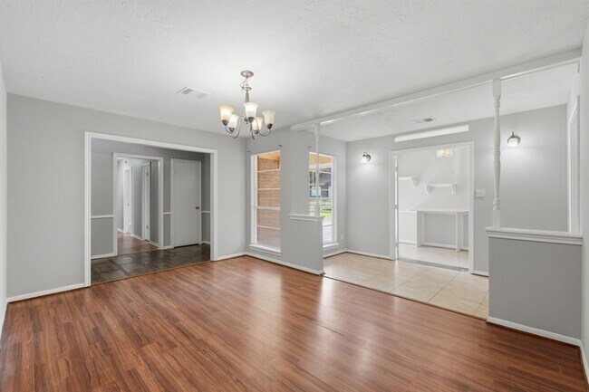 Building Photo - 25611 Timberlane Dr