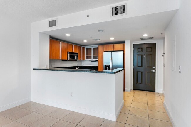 Building Photo - 610 Clematis St