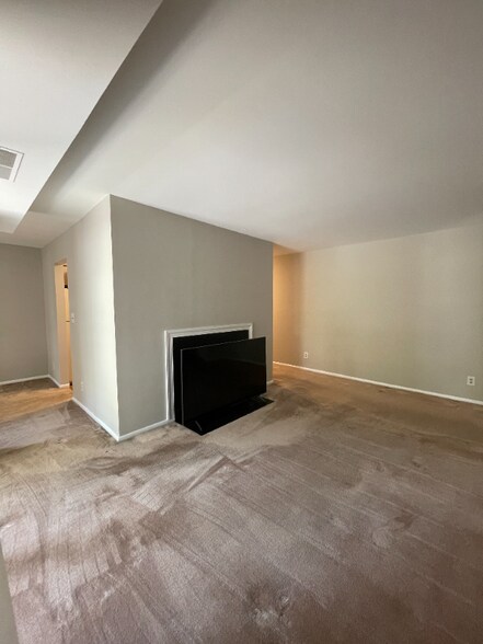 Building Photo - 6003 Majors Ln