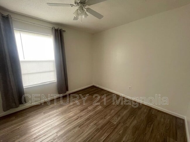 Building Photo - 3615 Goldfinch Dr