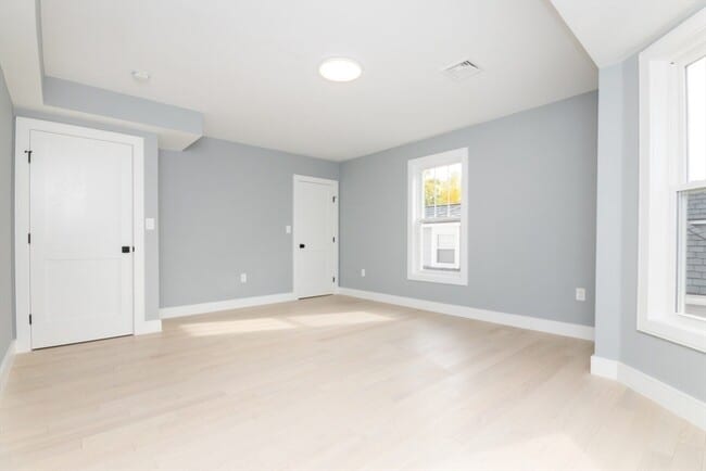 Building Photo - 140 Otis St