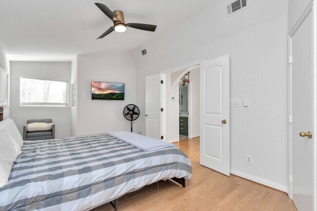 Building Photo - 107 Lazy Trail