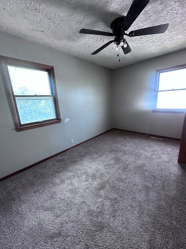 Building Photo - 4906 N 61st St